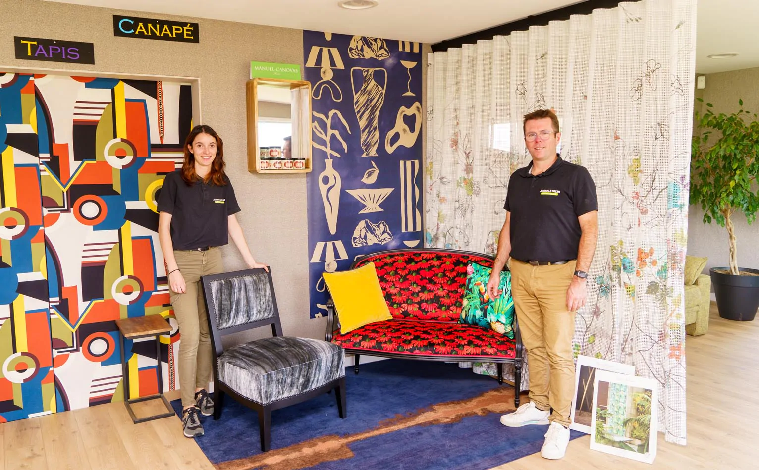 Yelena-Meilleure-apprentie-de-France-et-Jerome-Le-Drean-Maitre-Artisan-tapissier-decorateur